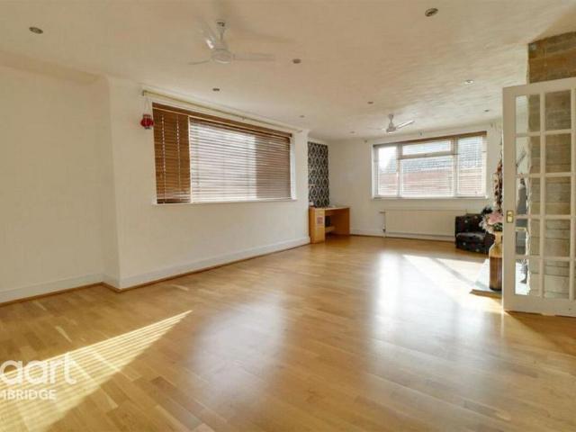 3 bedroom bungalow to rent