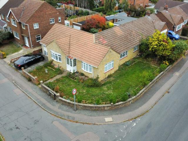 3 bedroom Bungalow To Rent