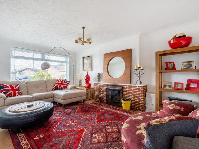 3 bedroom bungalow to rent