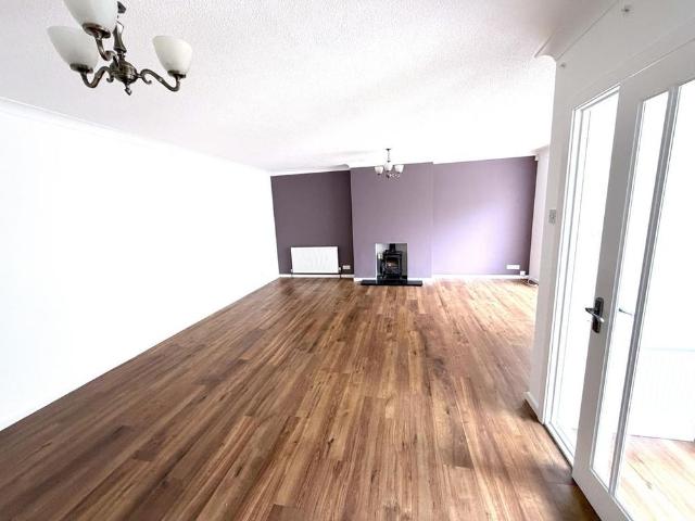 3 bedroom bungalow to rent
