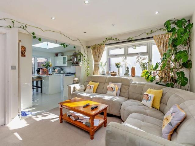 3 bedroom bungalow to rent