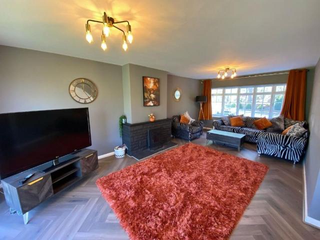 3 bedroom Bungalow To Rent Total Size: 1642 SQ FT