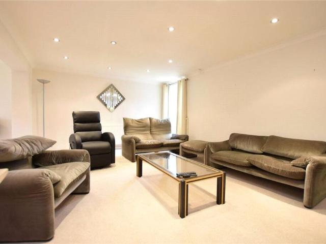 3 bedroom bungalow to rent High Ash Drive, Leeds, West Yorkshire, LS17