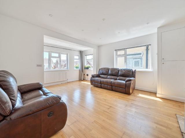 3 Bedroom Bungalow To Rent in Greatstone