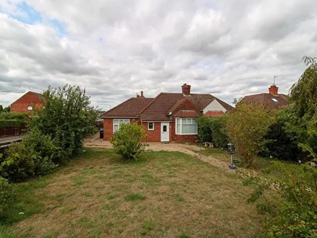 3 Bedroom Bungalow To Rent In Kettering Road, Northampton, NN3