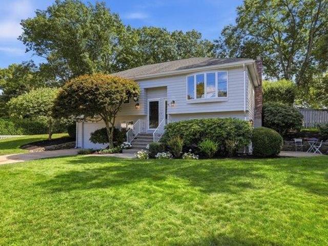 3 bedroom, Burlington MA 01803 105551852