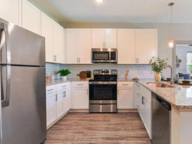 3 bedroom, Burlington NC 27215 105845250