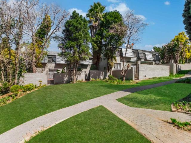 3 Bedroom Garden Apartment For Rent in Bryanston