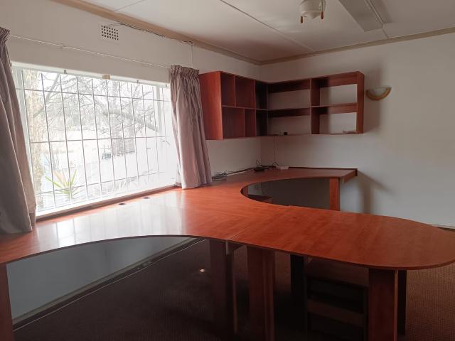3 Bedroom Garden Cottage To Let in Bryanston