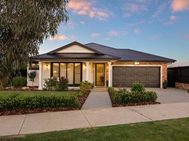 3 Bedroom House Gisborne VIC 102763842