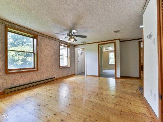 3 bedroom, Gloversville NY 12078 105292499