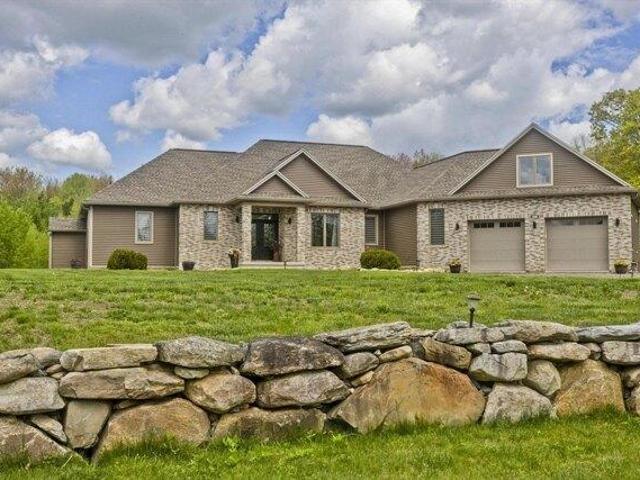 3 bedroom, Granby MA 01033 105367992