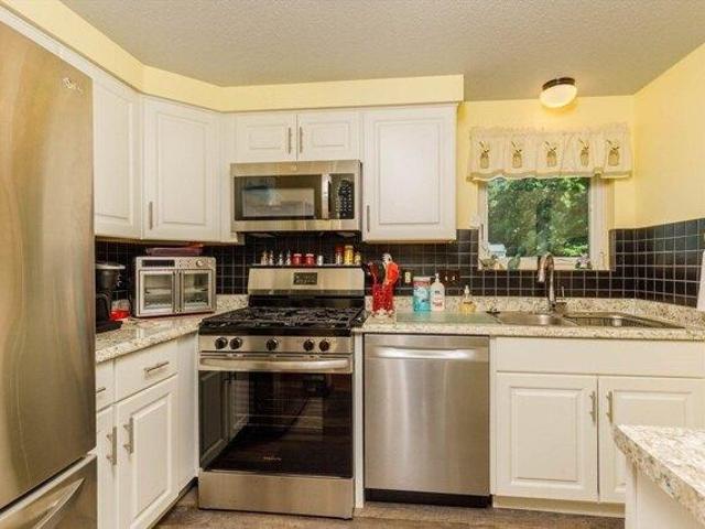 3 bedroom, Greenfield MA 01301 105259115
