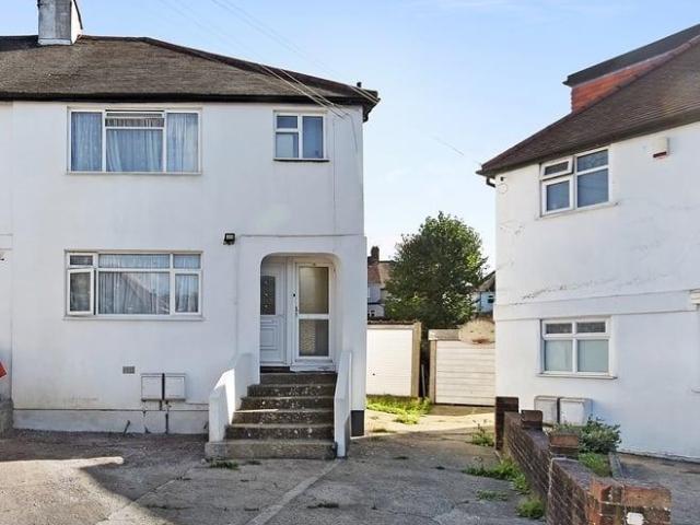 3 bedroom ground maisonette for sale