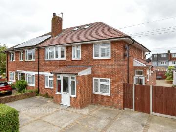 3 bedroom ground maisonette for sale