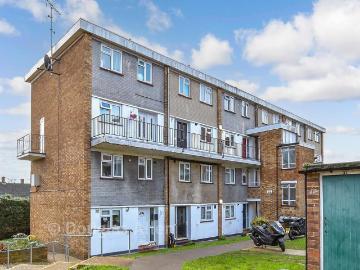 3 bedroom ground maisonette for sale