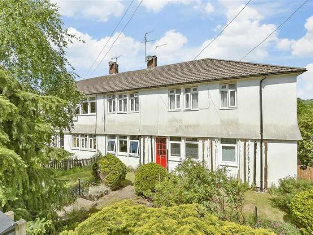 3 Bedroom Ground Maisonette Flat