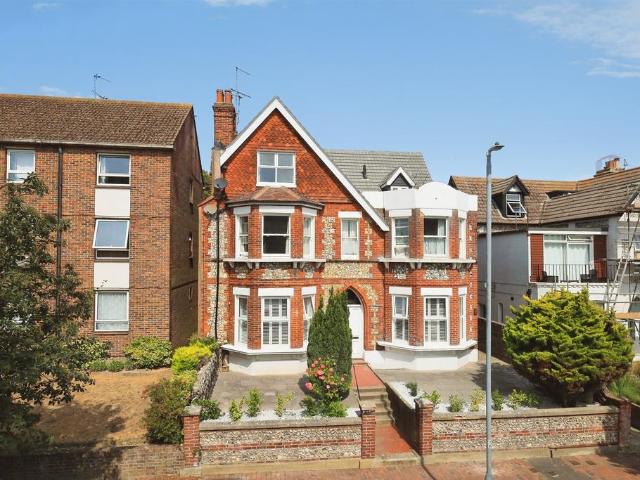 3 bedroom ground flat for sale