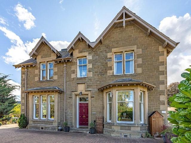 3 bedroom ground flat for sale
