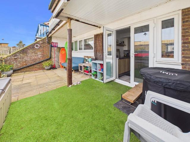 3 bedroom ground flat for sale
