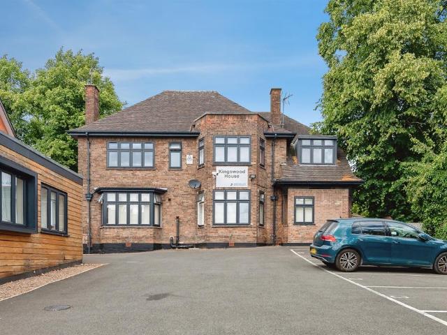 3 bedroom ground flat for sale