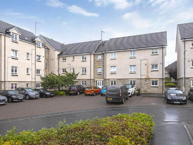 3 bedroom ground flat for sale