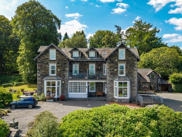 3 bedroom ground flat for sale