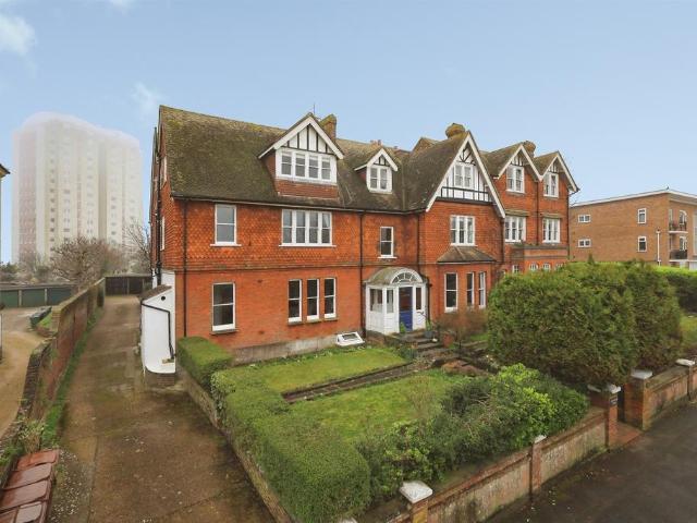 3 bedroom ground flat for sale