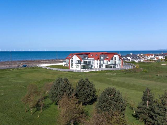 3 bedroom ground flat for sale