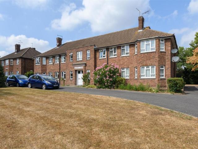 3 bedroom ground flat for sale