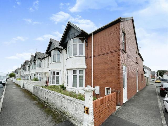 3 bedroom ground flat for sale