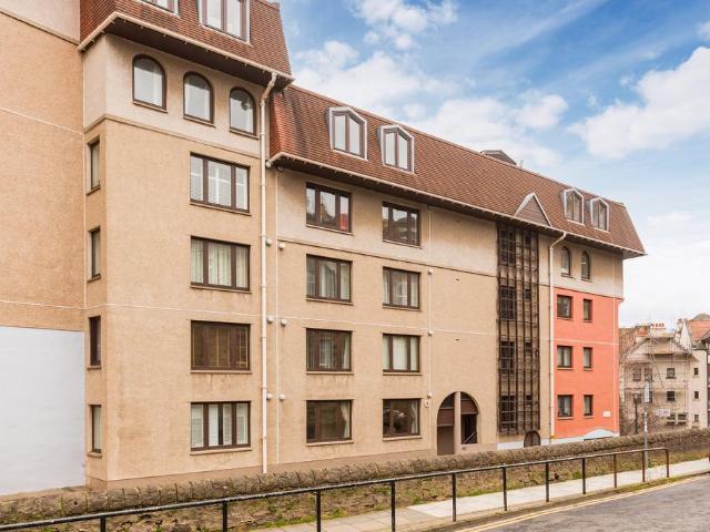3 bedroom ground flat for sale