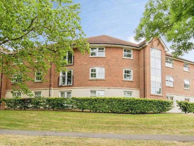 2 bedroom ground flat for sale