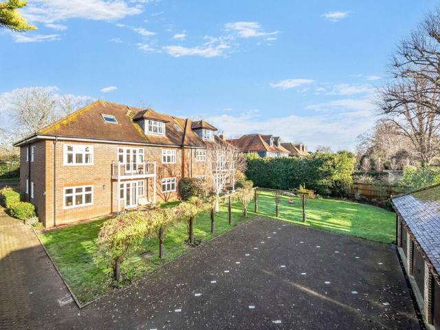 3 bedroom flat for sale