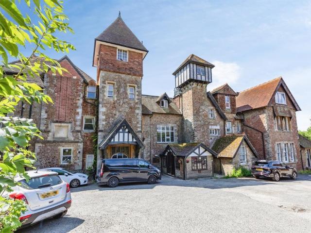 3 bedroom ground flat for sale