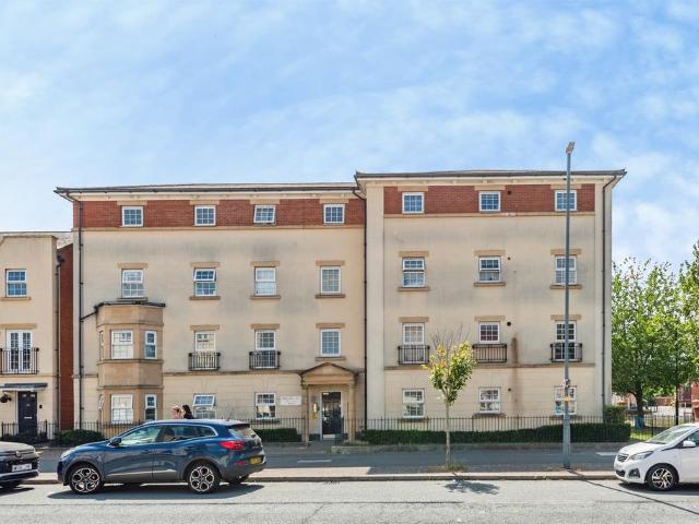 3 bedroom ground flat for sale