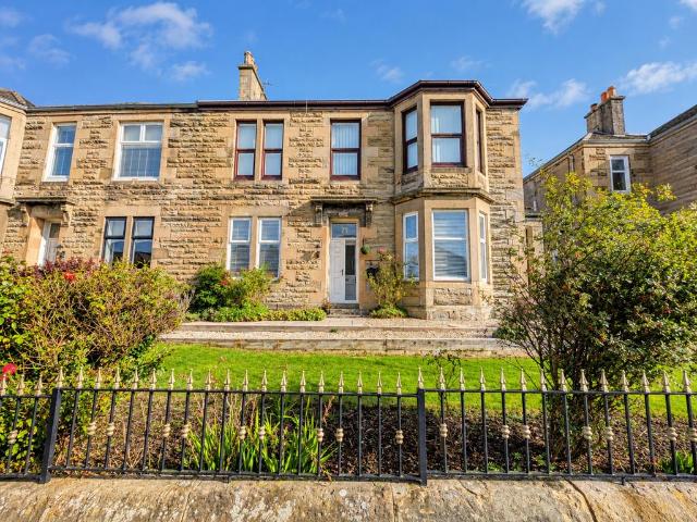 3 bedroom ground flat for sale