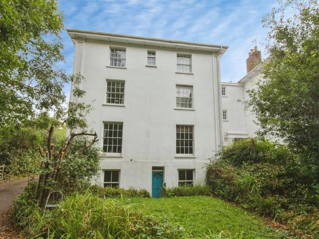 3 bedroom ground flat for sale
