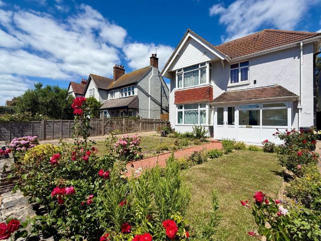3 bedroom ground flat for sale