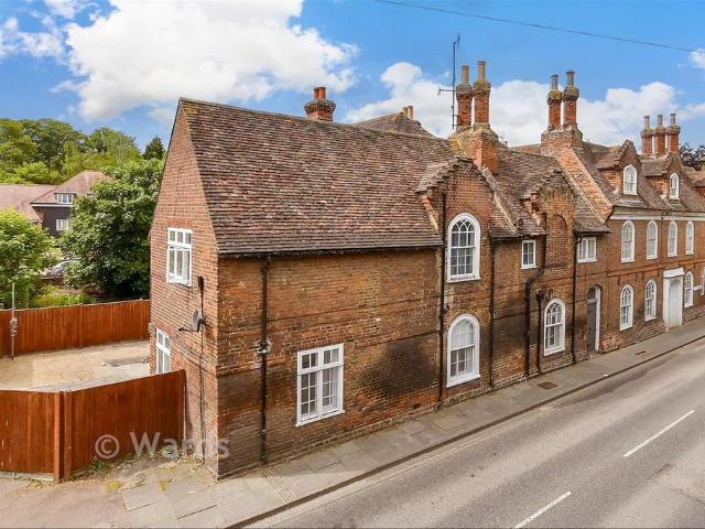 3 bedroom ground flat for sale