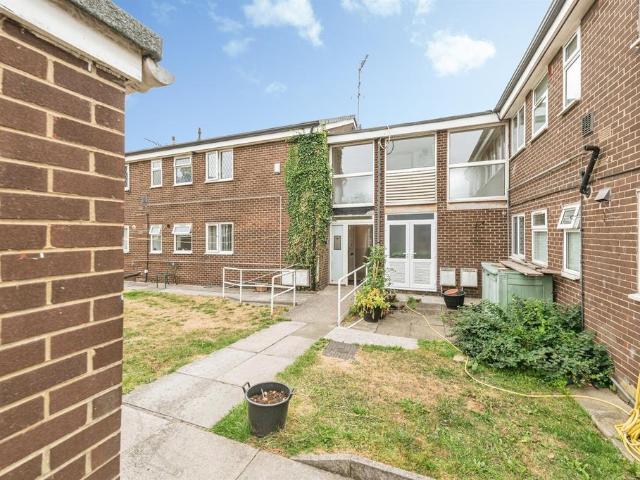 3 bedroom ground flat for sale
