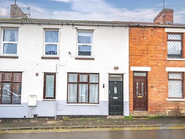 3 bedroom ground flat for sale