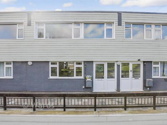 3 bedroom ground flat for sale