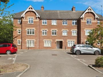 3 bedroom ground flat for sale