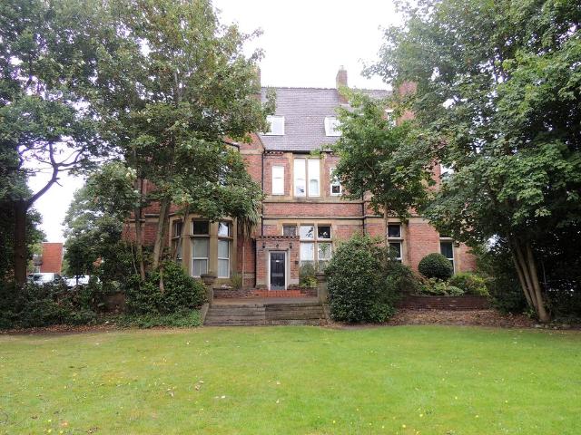 3 bedroom ground flat for sale