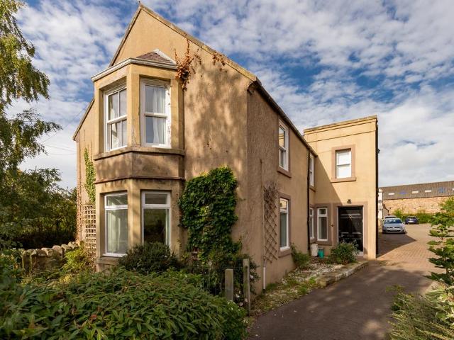 3 bedroom ground flat for sale