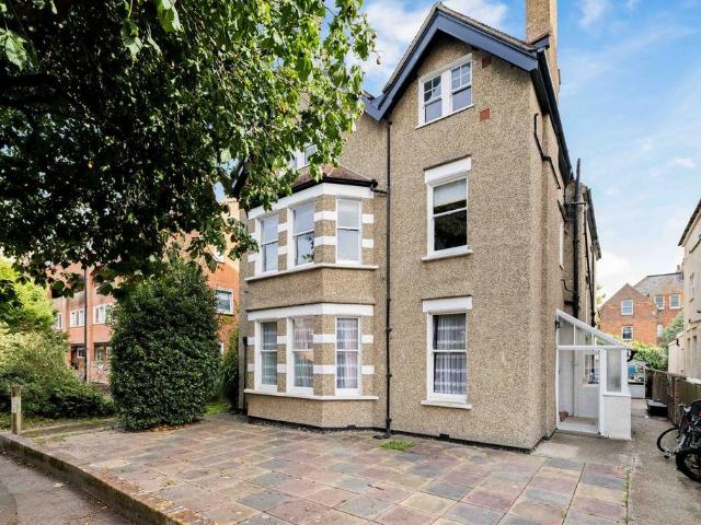 3 bedroom ground flat for sale