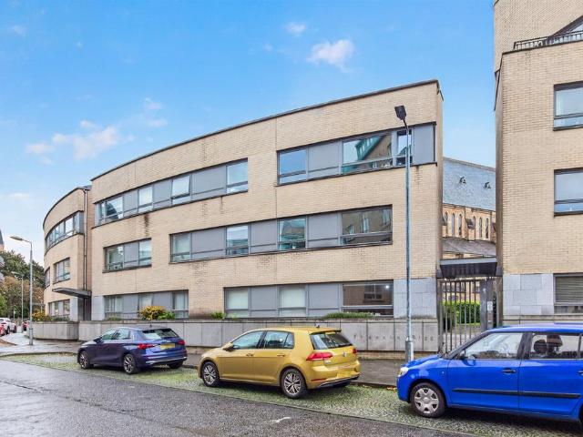 3 bedroom ground flat for sale