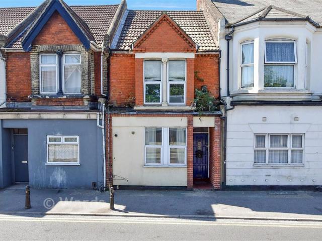 3 bedroom ground flat for sale