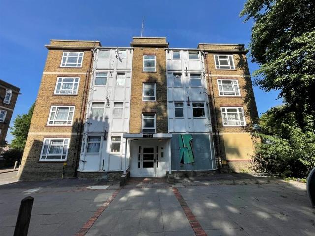 3 bedroom ground flat for sale